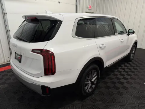 More photos of 2024 Kia Telluride LX at Oakley Auto World, MO