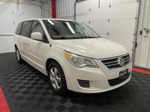 More photos of 2010 Volkswagen Routan SE at Oakley Auto World, MO