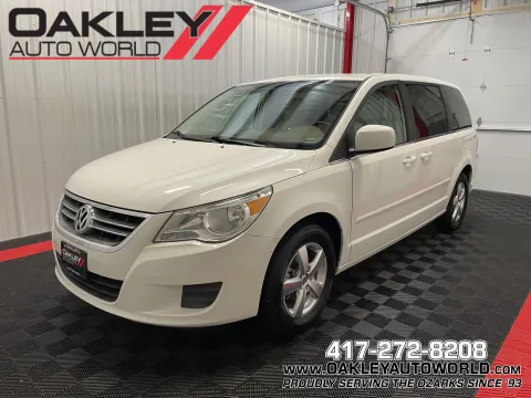 White 2010 Volkswagen Routan SE for sale in Branson West, MO