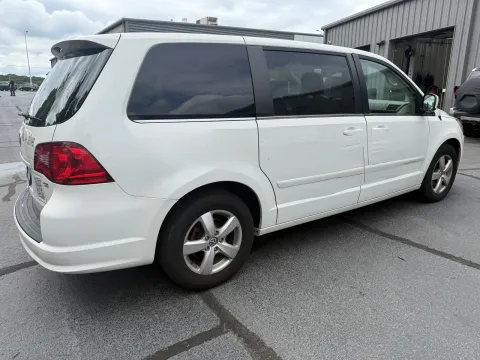 More photos of 2010 Volkswagen Routan SE at Oakley Auto World, MO