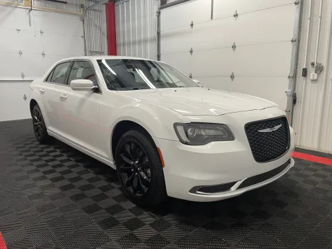 More photos of 2022 Chrysler 300 Touring at Oakley Auto World, MO