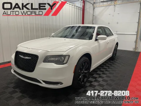 White 2022 Chrysler 300 Touring for sale in Branson West, MO