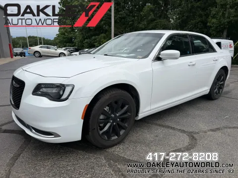 White 2022 Chrysler 300 Touring for sale in Branson West, MO