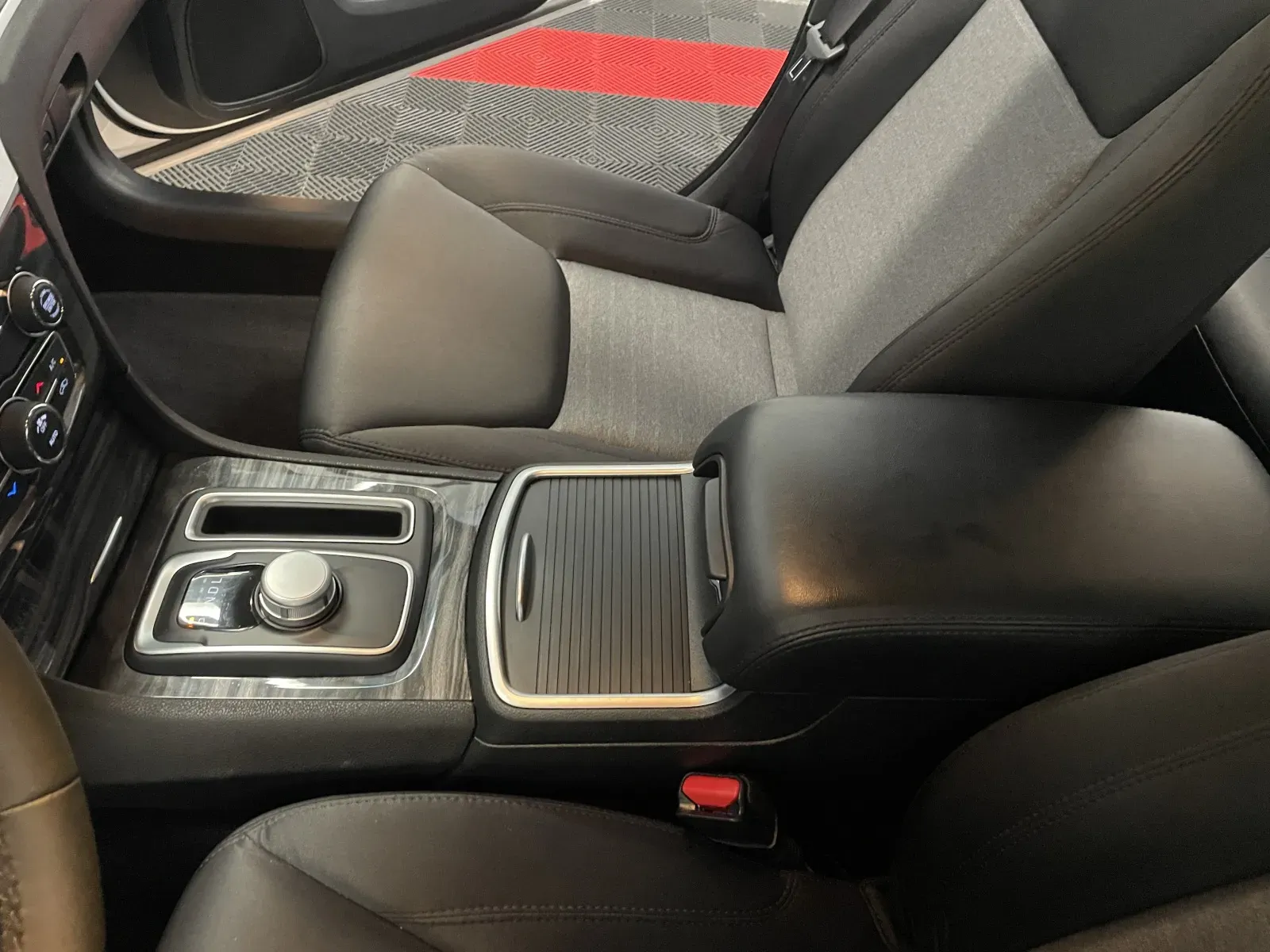 Chrysler 300 photo 32