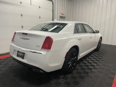 More photos of 2022 Chrysler 300 Touring at Oakley Auto World, MO