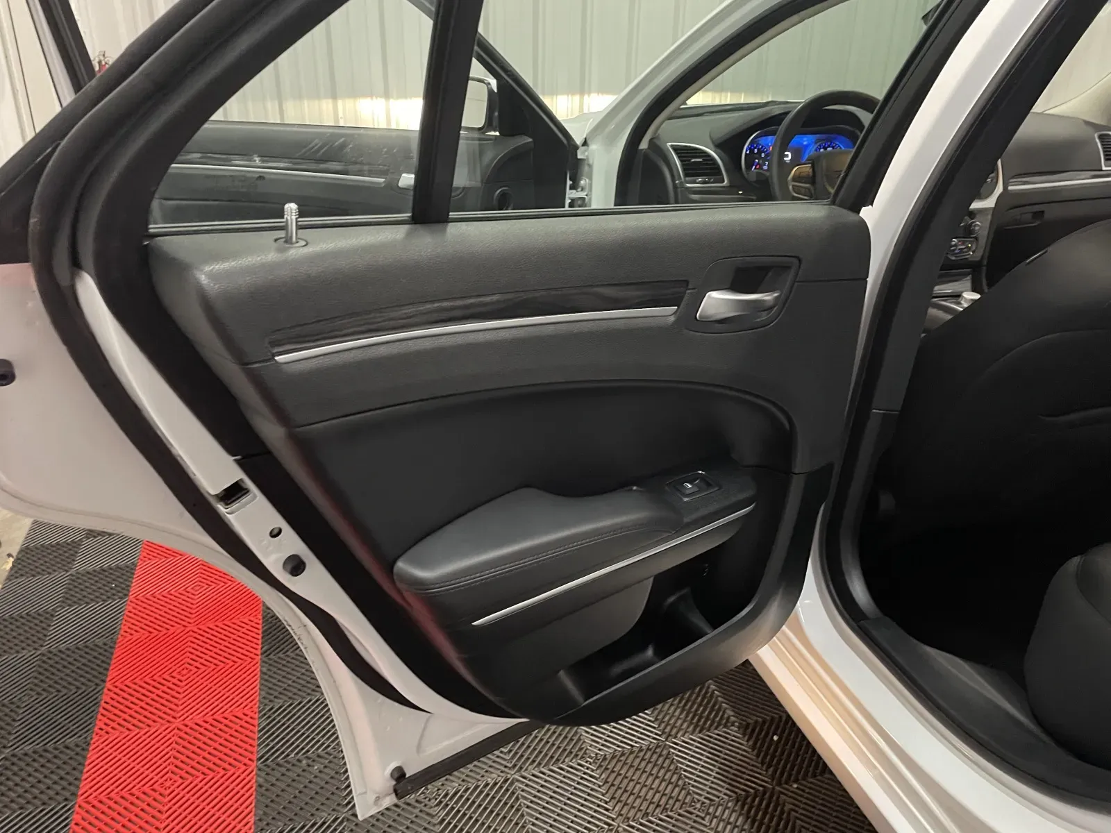 Chrysler 300 photo 37