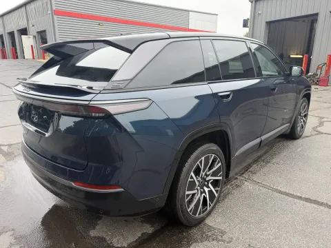 More photos of 2025 Jeep Wagoneer S Limited at Oakley Auto World, MO