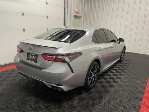 More photos of 2021 Toyota Camry SE at Oakley Auto World, MO