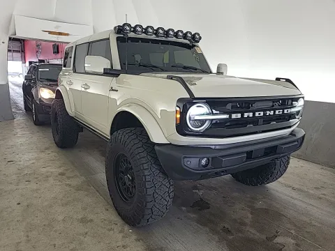 More photos of 2025 Ford Bronco Outer Banks at Oakley Auto World, MO