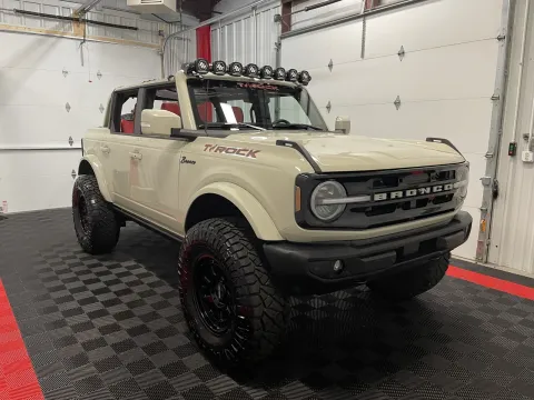 More photos of 2025 Ford Bronco Outer Banks at Oakley Auto World, MO