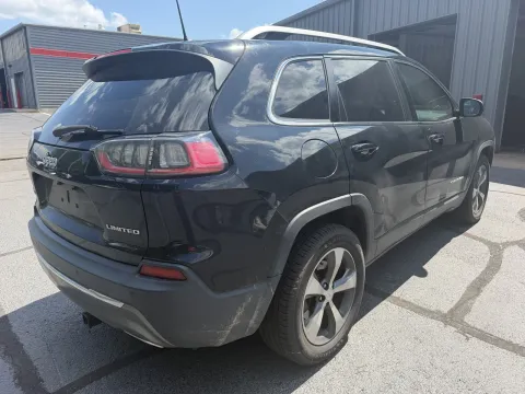More photos of 2019 Jeep Cherokee Limited at Oakley Auto World, MO