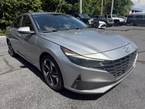 More photos of 2021 Hyundai Elantra Limited at Oakley Auto World, MO
