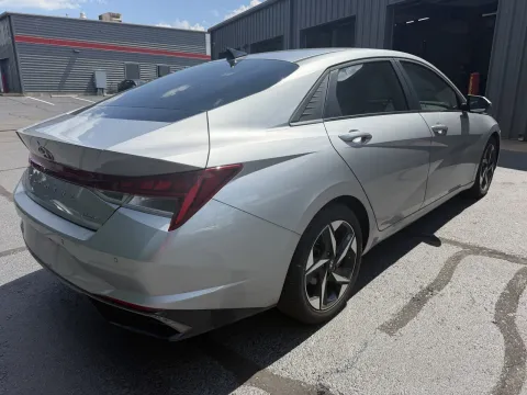 More photos of 2021 Hyundai Elantra Limited at Oakley Auto World, MO