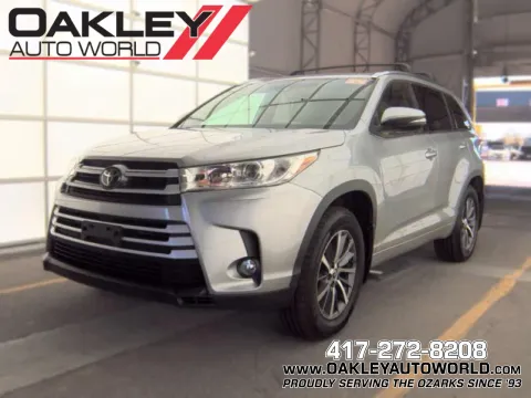 Silver 2018 Toyota Highlander XLE for sale in Branson West, MO