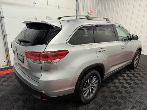 More photos of 2018 Toyota Highlander XLE at Oakley Auto World, MO