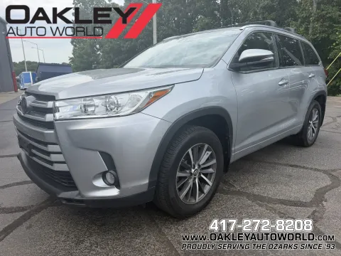 Silver 2018 Toyota Highlander XLE for sale in Branson West, MO