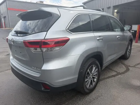More photos of 2018 Toyota Highlander XLE at Oakley Auto World, MO