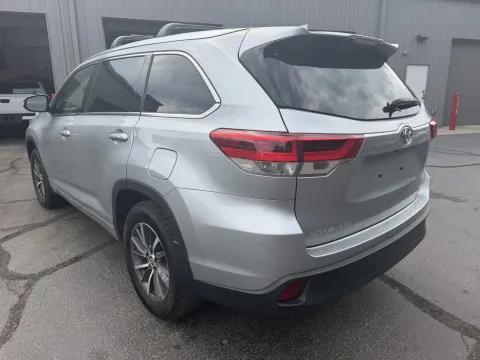 Photos of 2018 Toyota Highlander XLE for sale in Branson West, MO at Oakley Auto World