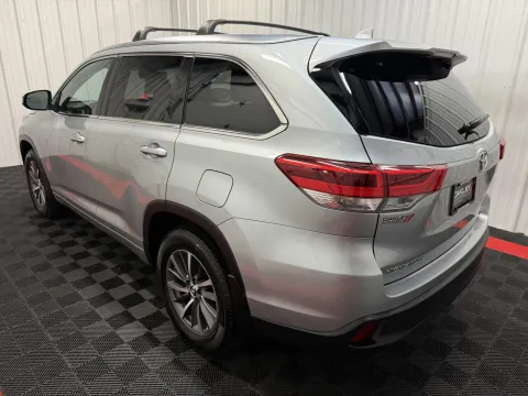 Photos of 2018 Toyota Highlander XLE for sale in Branson West, MO at Oakley Auto World