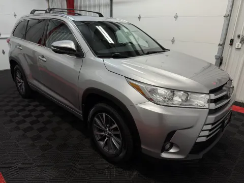 More photos of 2018 Toyota Highlander XLE at Oakley Auto World, MO