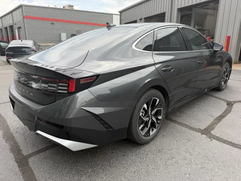 More photos of 2025 Hyundai Sonata SEL at Oakley Auto World, MO