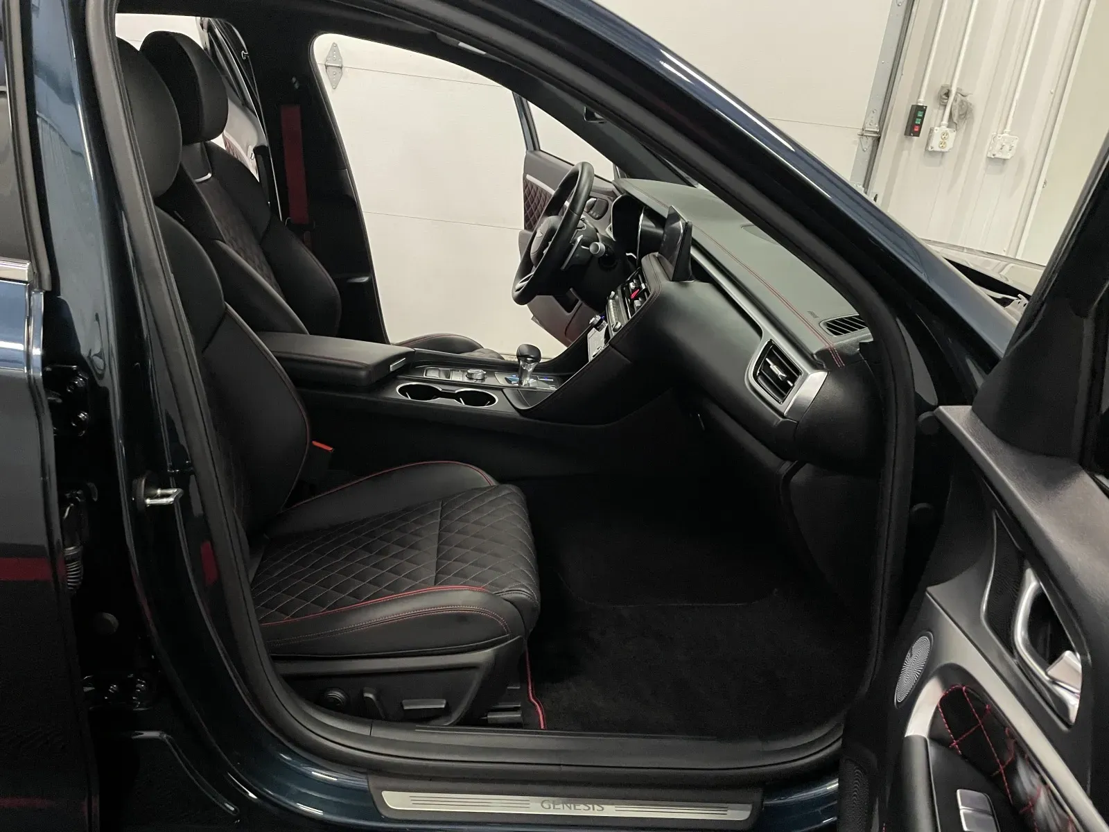 Genesis G70 photo 43