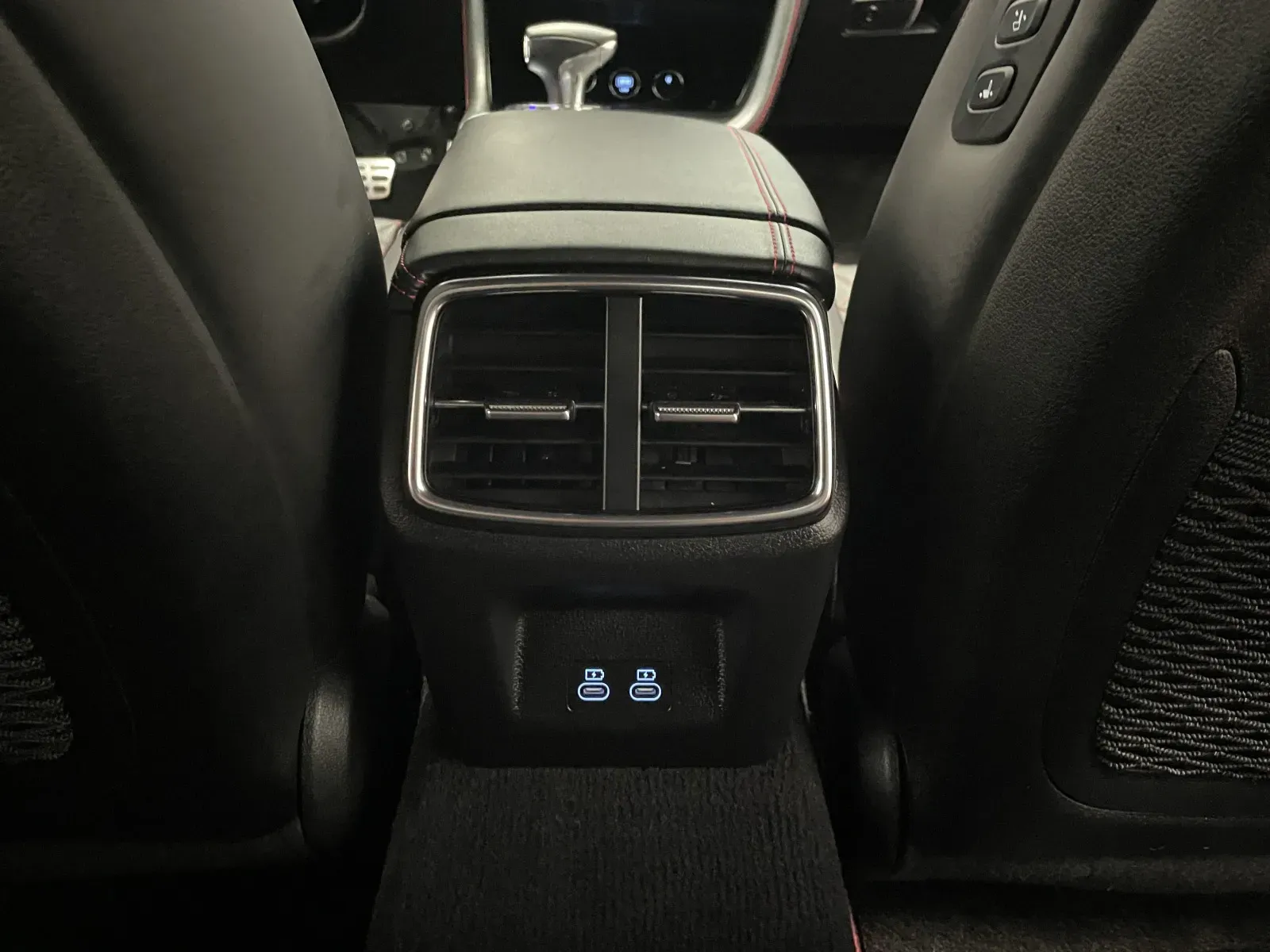 Genesis G70 photo 28