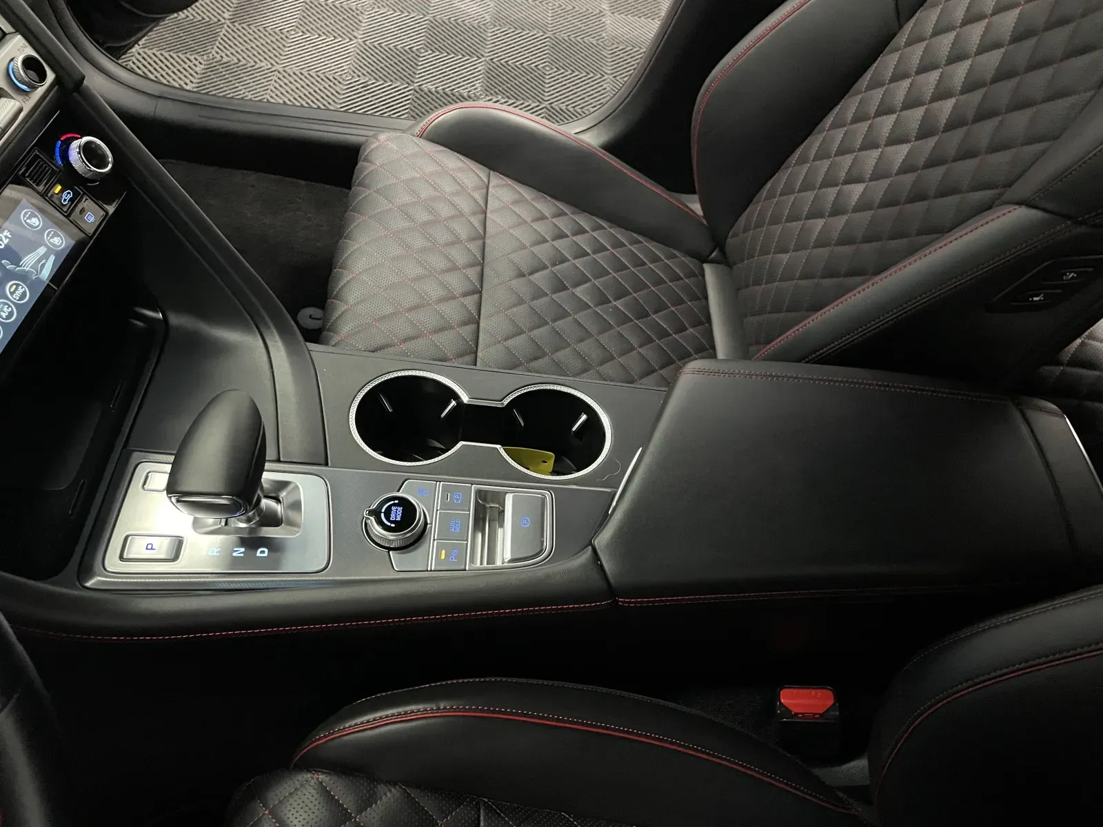 Genesis G70 photo 32