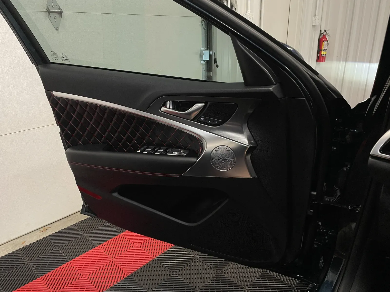Genesis G70 photo 25