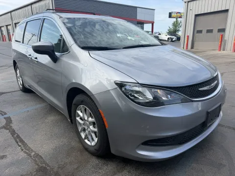 More photos of 2021 Chrysler Voyager LXI at Oakley Auto World, MO