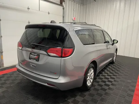 More photos of 2021 Chrysler Voyager LXI at Oakley Auto World, MO