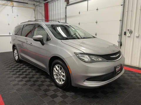 More photos of 2021 Chrysler Voyager LXI at Oakley Auto World, MO