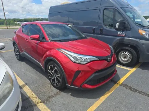 More photos of 2020 Toyota C-HR XLE at Oakley Auto World, MO