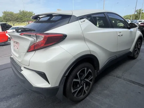 More photos of 2020 Toyota C-HR XLE at Oakley Auto World, MO