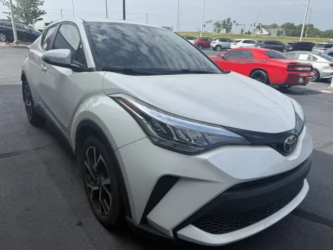 More photos of 2020 Toyota C-HR XLE at Oakley Auto World, MO