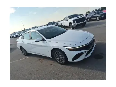 More photos of 2024 Hyundai Elantra SEL at Oakley Auto World, MO
