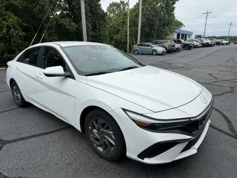 More photos of 2024 Hyundai Elantra SEL at Oakley Auto World, MO