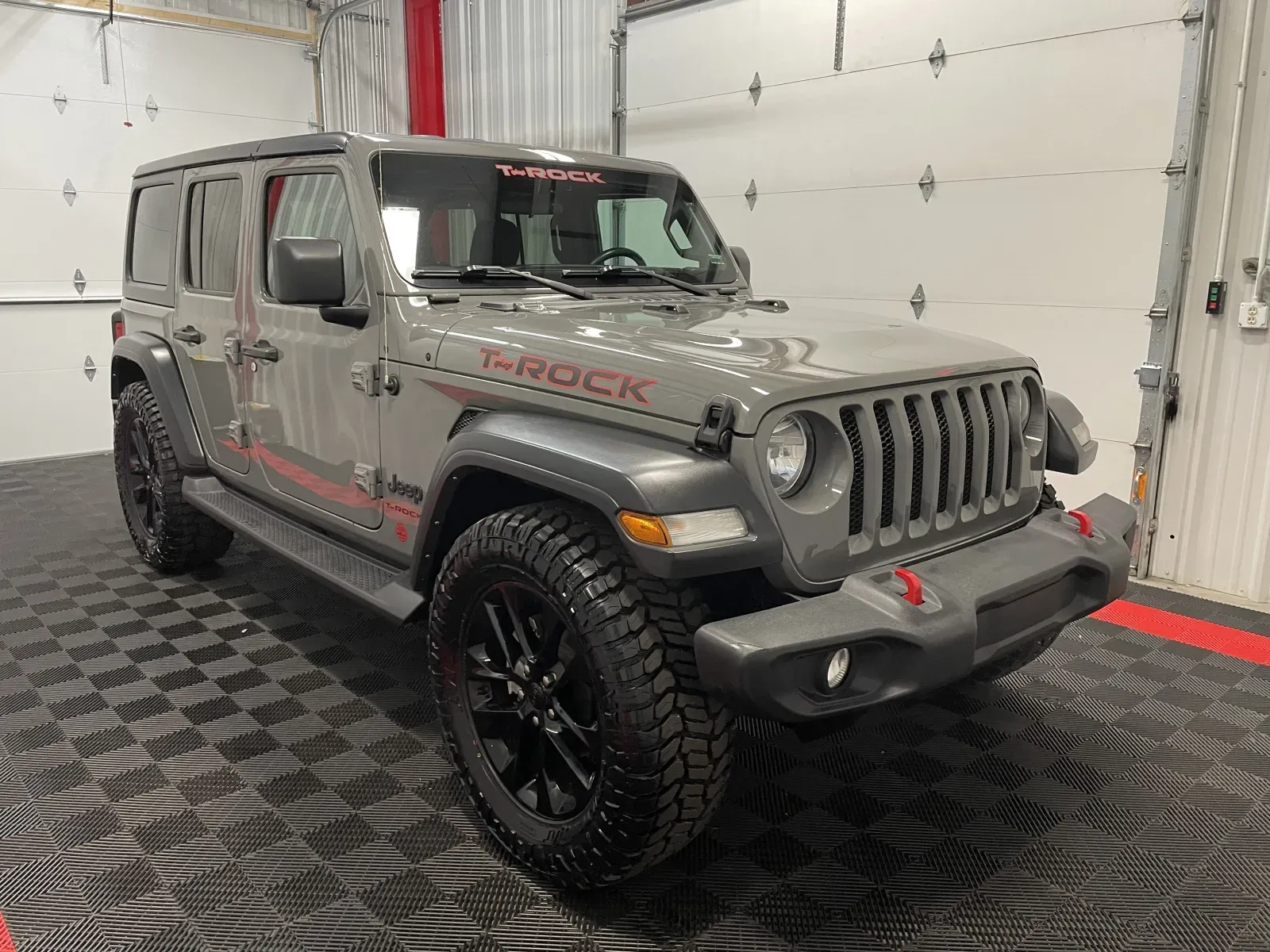 Jeep Wrangler photo 9