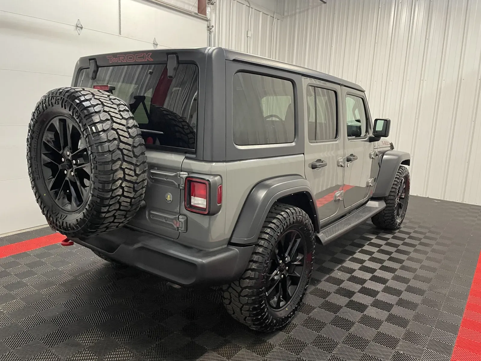 Jeep Wrangler photo 8