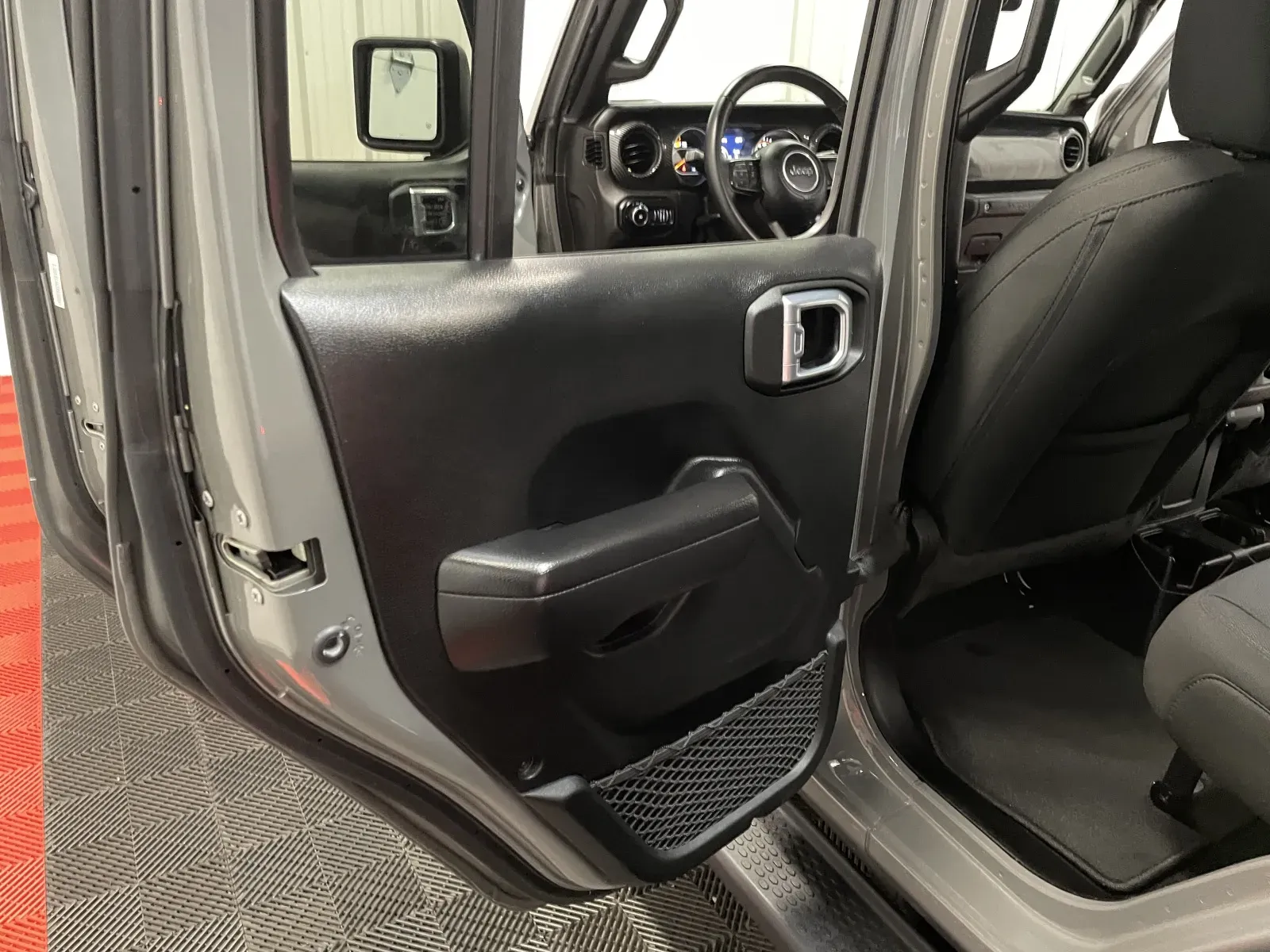 Jeep Wrangler photo 38