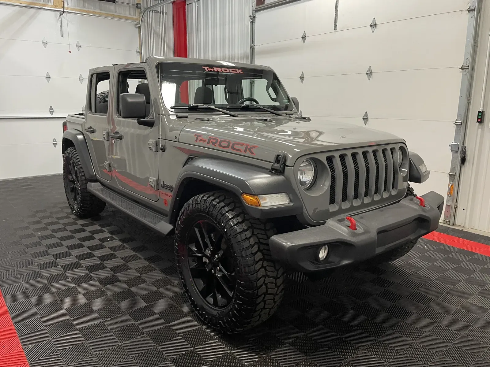 Jeep Wrangler photo 4