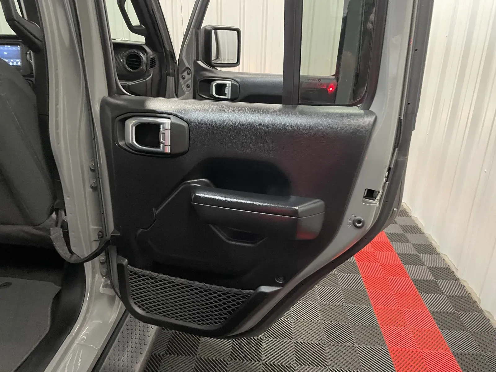 Jeep Wrangler photo 40