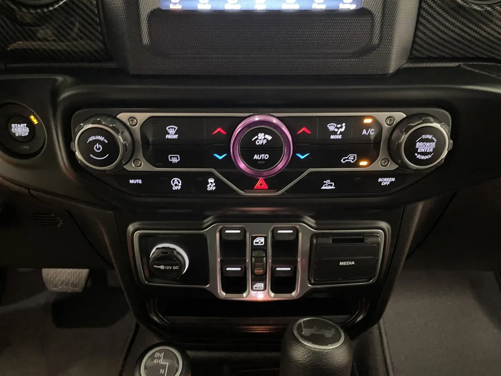 Jeep Wrangler photo 32