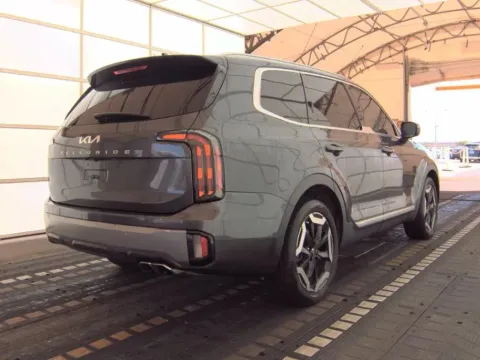 More photos of 2023 Kia Telluride EX at Oakley Auto World, MO