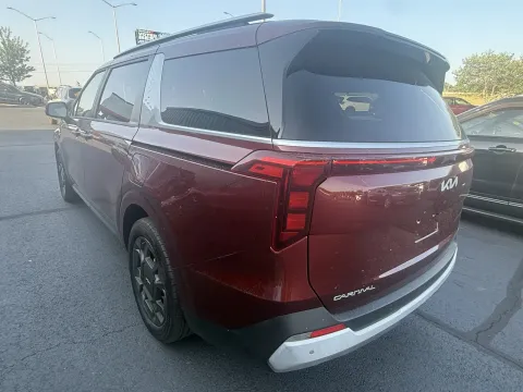 Photos of 2025 Kia Carnival Hybrid EX for sale in Branson West, MO at Oakley Auto World