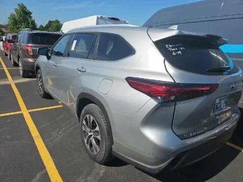 Photos of 2023 Toyota Highlander Hybrid XLE for sale in Branson West, MO at Oakley Auto World