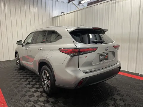 Photos of 2023 Toyota Highlander Hybrid XLE for sale in Branson West, MO at Oakley Auto World