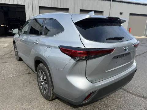 Photos of 2023 Toyota Highlander Hybrid XLE for sale in Branson West, MO at Oakley Auto World