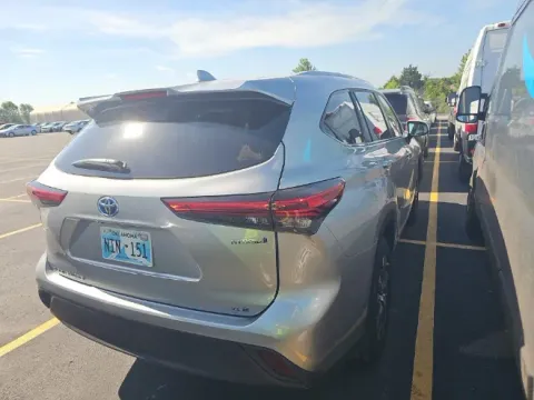 More photos of 2023 Toyota Highlander Hybrid XLE at Oakley Auto World, MO