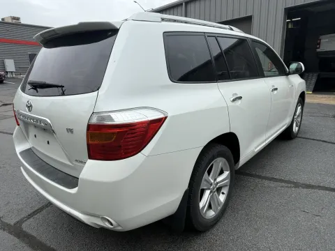 More photos of 2008 Toyota Highlander Limited at Oakley Auto World, MO